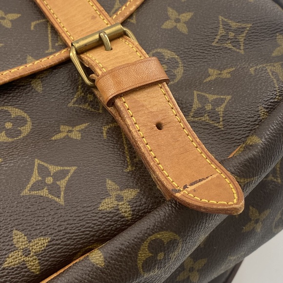 LOUIS VUITTON Saumur 43 Shoulder Bag - Picture 14 of 16